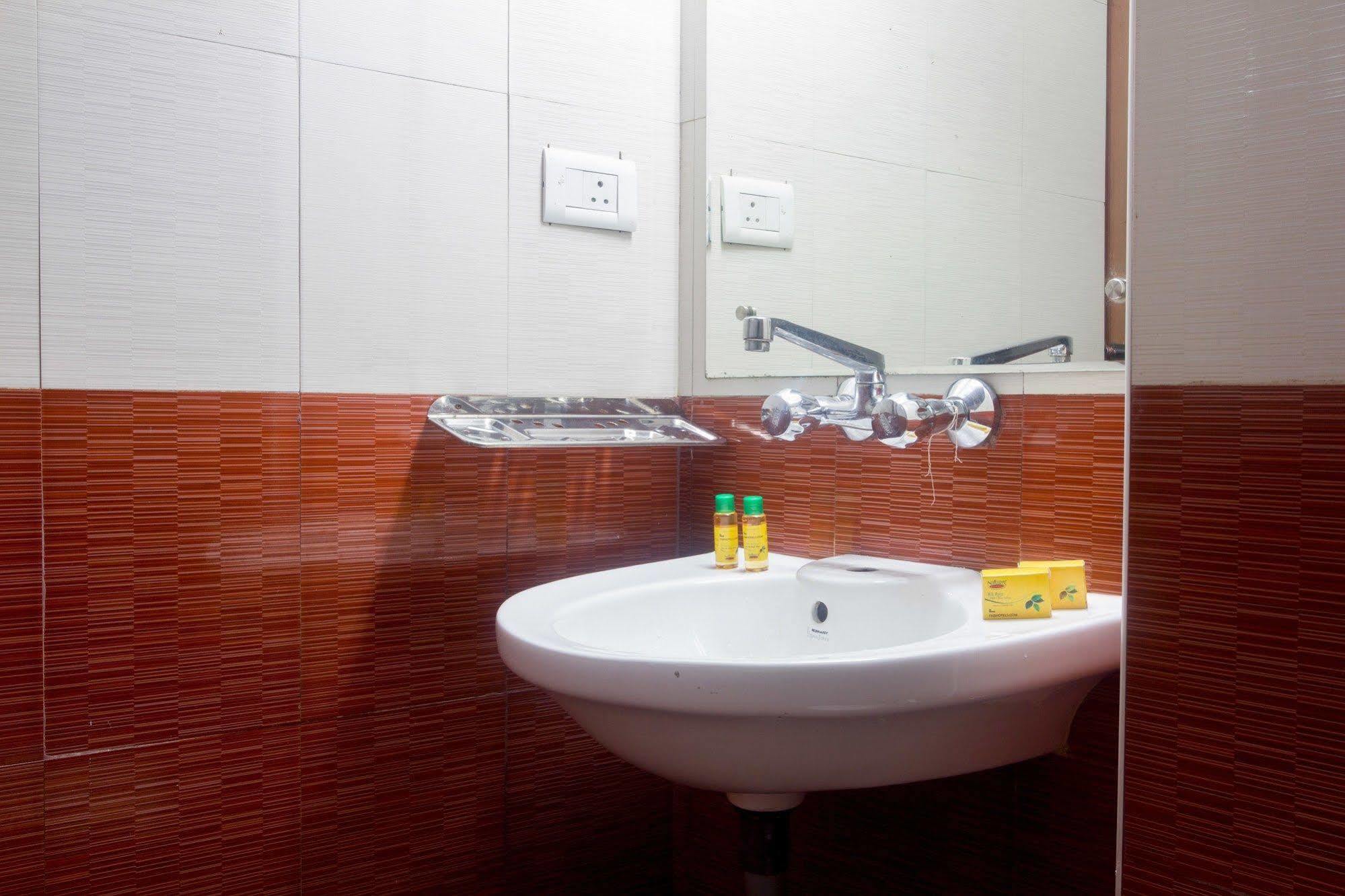 Fabhotel Khems Shoram Palace Road Ooty Dış mekan fotoğraf