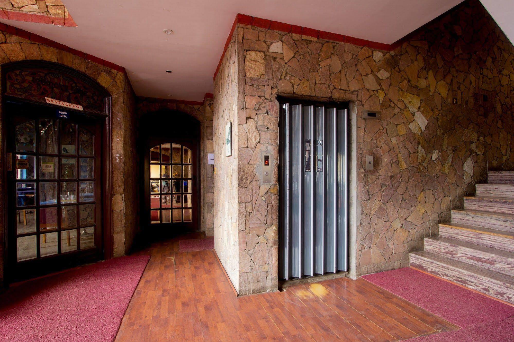 Fabhotel Khems Shoram Palace Road Ooty Dış mekan fotoğraf